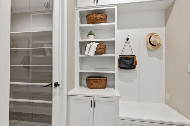 Building Photo - Madera Tesoro Viejo - Beautiful 2-Story Home, 4BR/3.5BA, SOLAR, Community Pool + Lots of Amenities