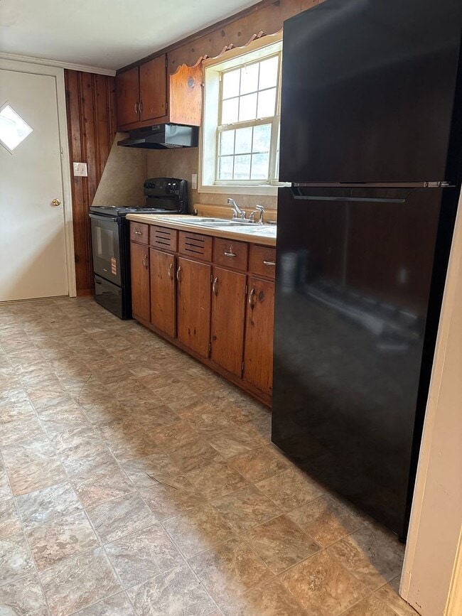 Building Photo - Welcome to Your Spring Home!