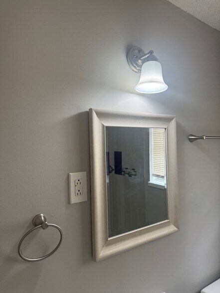 Building Photo - 694 Hamilton St