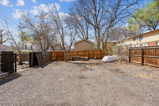 Building Photo - Charming 2BD, 2BA Longmont Home with Fenced Back Yard