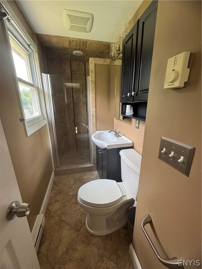Building Photo - 110 Lake Country Dr