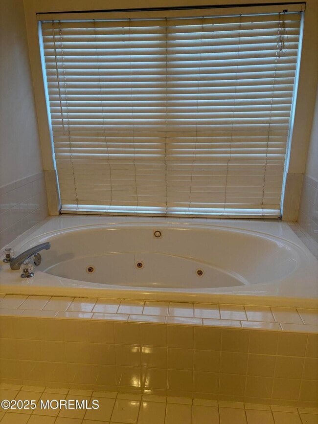 Building Photo - 11 Fiddlers Elbow Ct