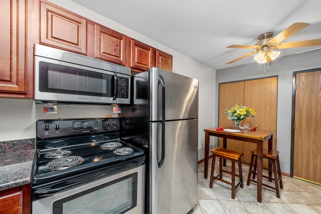 Building Photo - Seven Pines Apartments