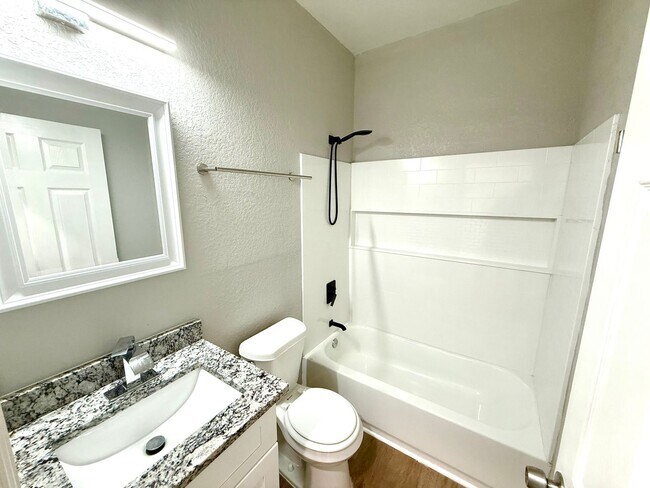 Building Photo - 2422 W Commerce St