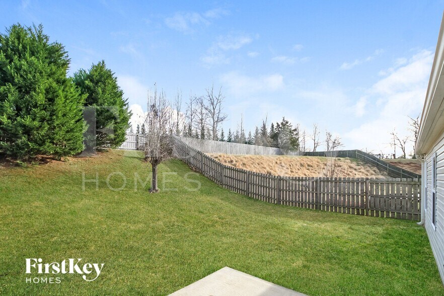 Building Photo - 530 Martha Ct
