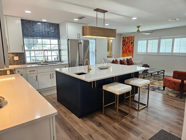 Building Photo - Annual Rental or 6+ month option - FURNISHED HEATED POOL HOME. Gorgeous 3 Bedroom, 3 Bath, 2 Car ...