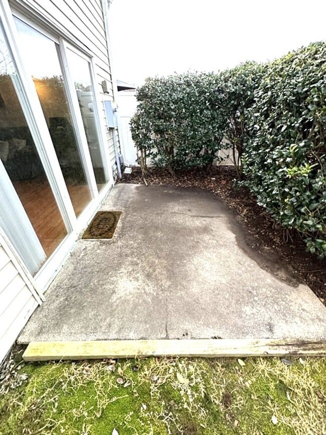 Building Photo - 2 bedroom/1.5 bathroom- The Midlands