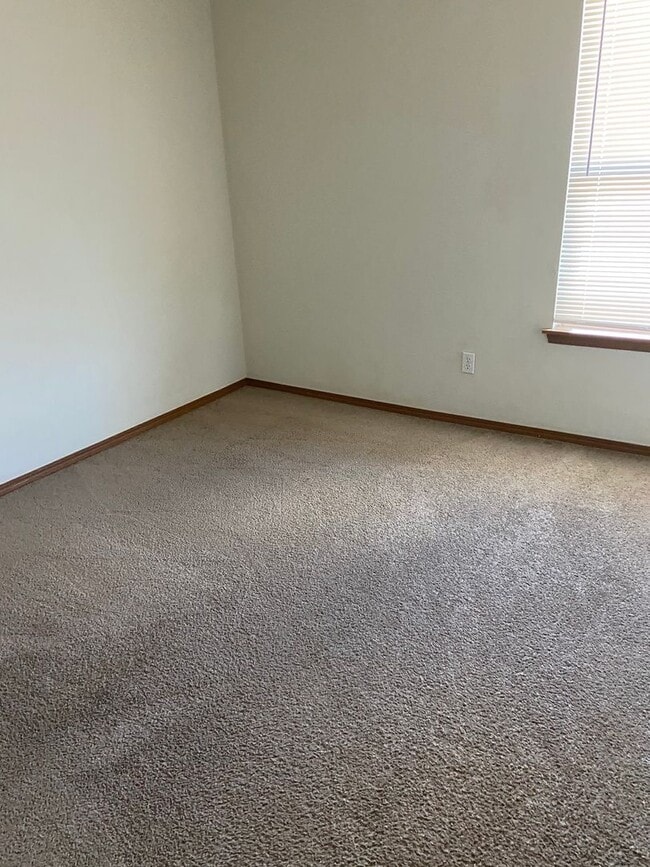 Building Photo - 305-307 E. Asher Ct.