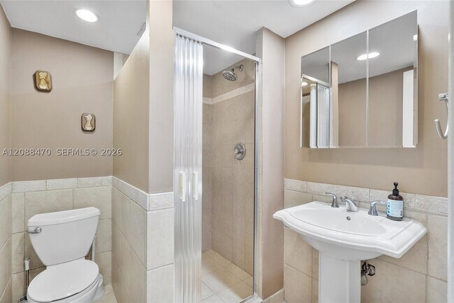 Building Photo - 4 Royal Palm Way
