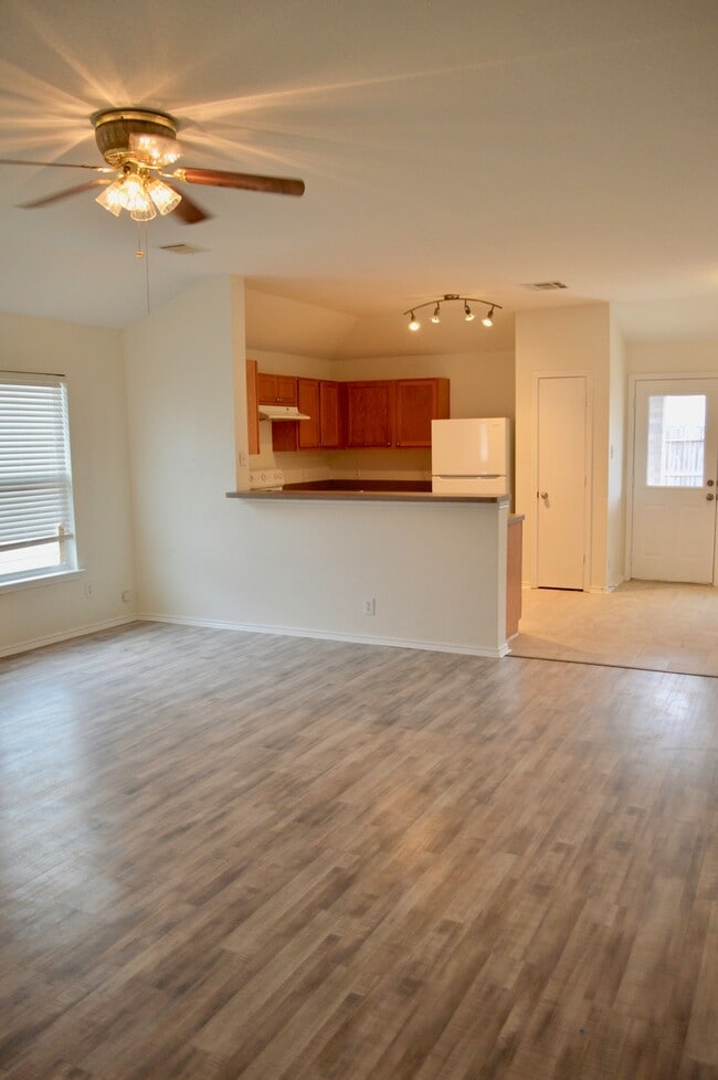 Building Photo - 304 Cattle Run