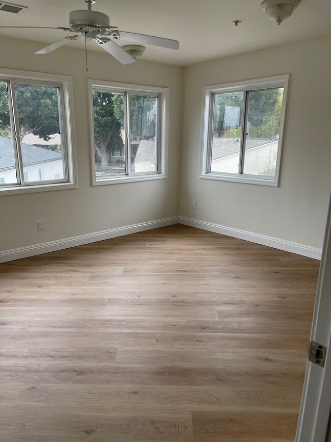 Building Photo - 4028 Tilden Ave