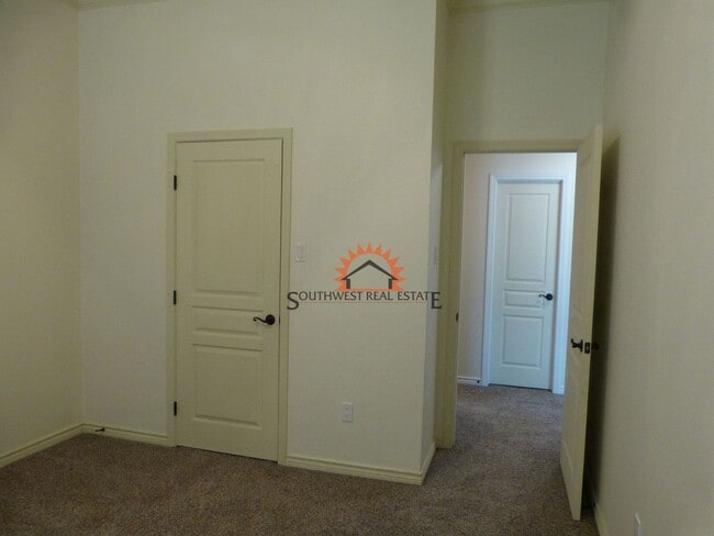 Building Photo - Stunning 4 bedroom 3 bath brick home with 5 car garage!