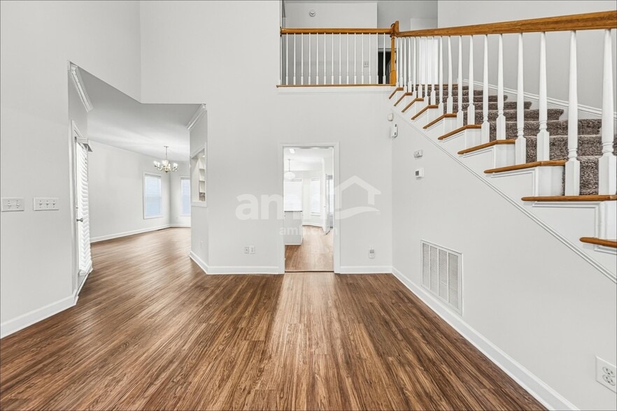 Building Photo - 2713 Denbel Cir