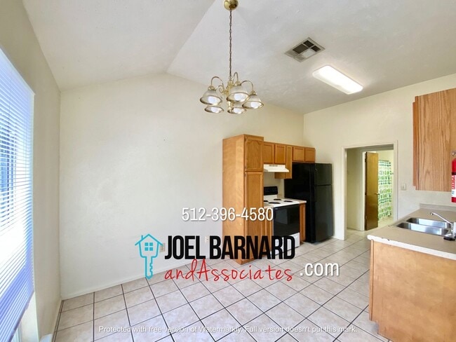 Building Photo - Available August 9: 3 Bedroom, 2 Bath Stan...