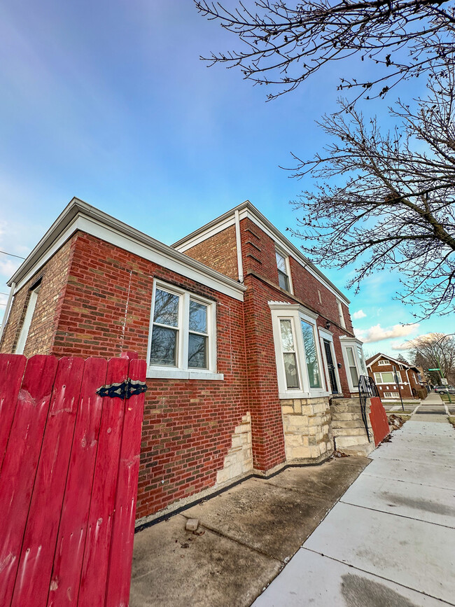 Building Photo - 6058 S Richmond St