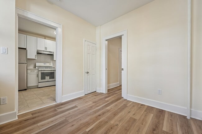 Building Photo - 7 Bender Pl