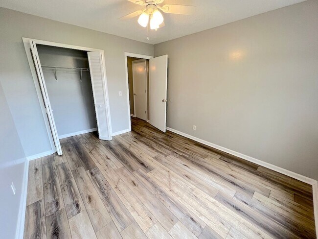 Building Photo - 3 BED | 2 BATH | NEWLY RENOVATED