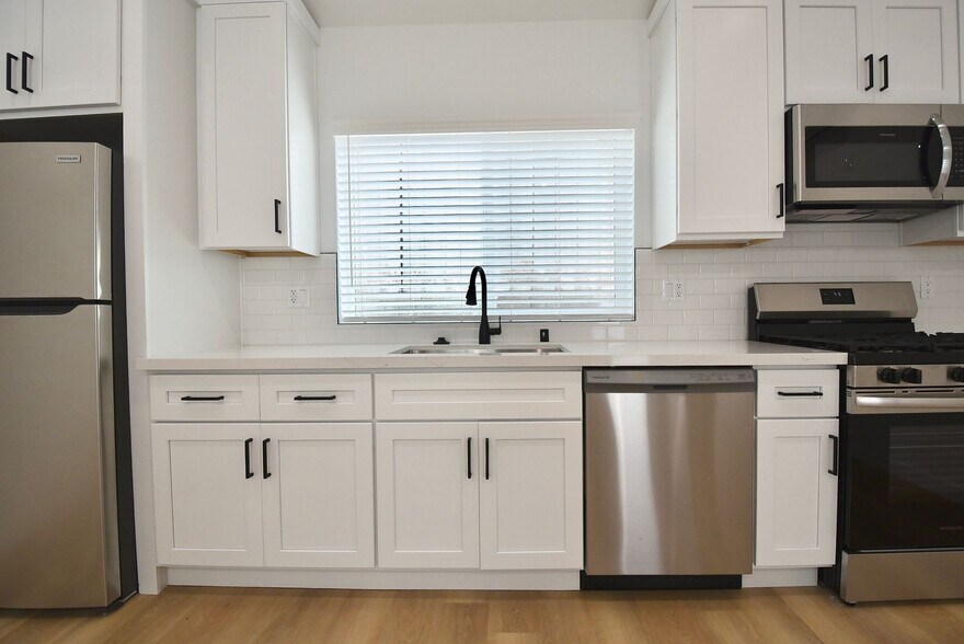Building Photo - 10843 Peach Grove St