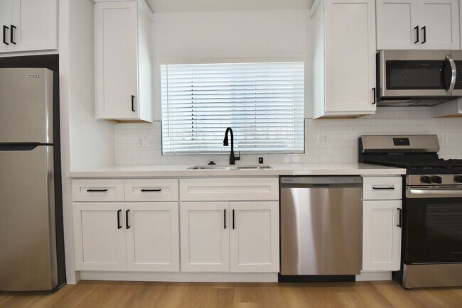 Building Photo - 10843 Peach Grove St