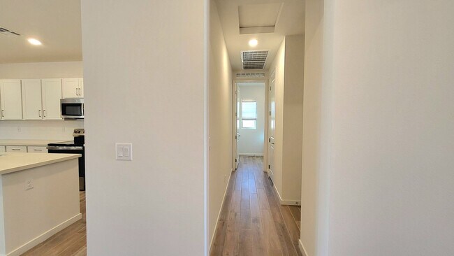 Building Photo - 5447 Splendido Ave