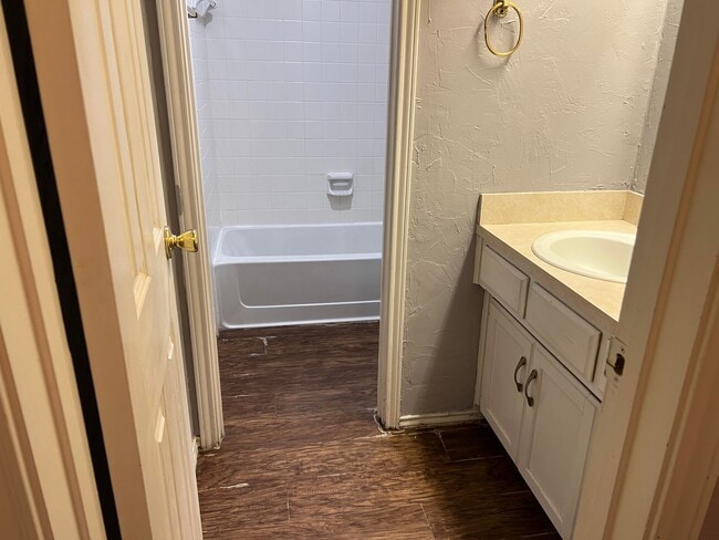 Building Photo - 5406 Duplex - Series C