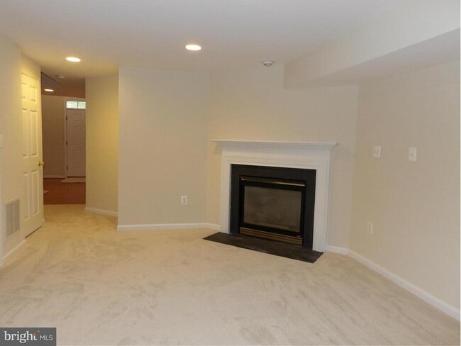 Building Photo - 4142 Fairfax Center Creek Dr