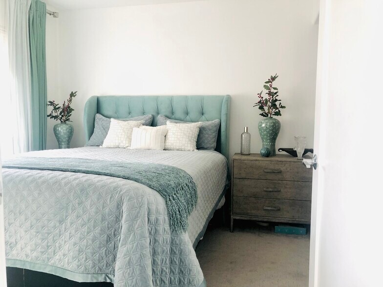 smaller bedroom has private shower - 7949 Caminito Dia