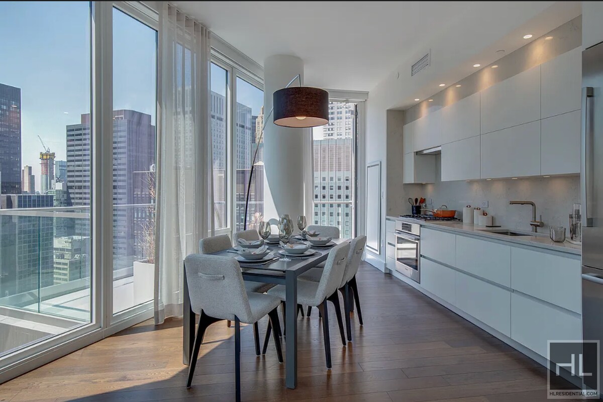 Building Photo - East 44th Street