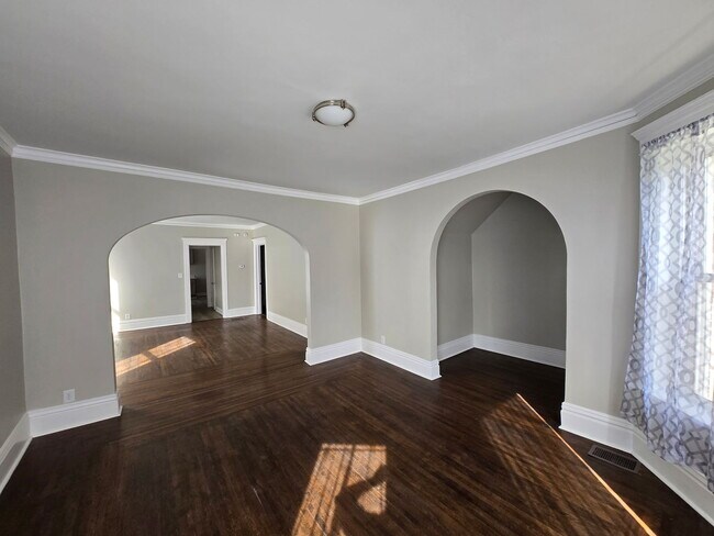 Primary Photo - 506 W New York St