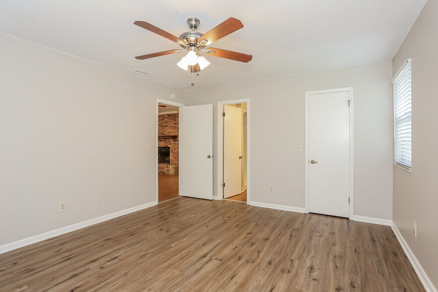 Building Photo - 3709 Foxcroft Rd