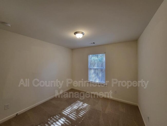 Building Photo - 5163 Madeline Pl