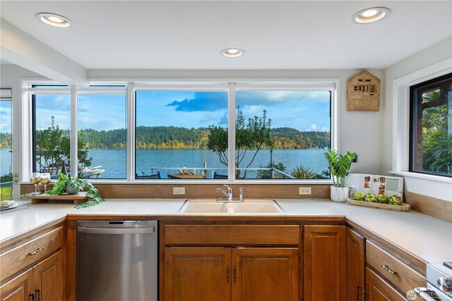 Building Photo - 4Bd/1.75Ba Seattle Home
