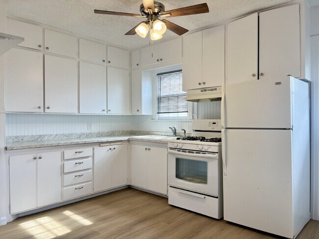 Building Photo - A Great Place to Call Home!