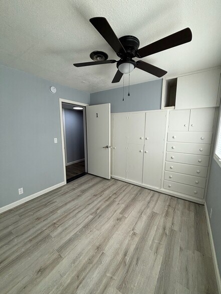 Primary Photo - 1111 NW 32nd St