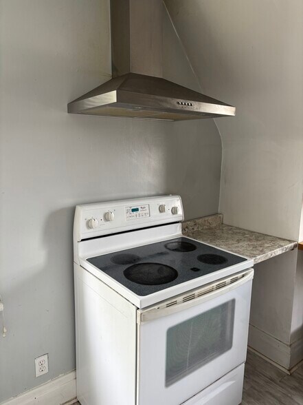 Building Photo - 2747 La Salle Ave