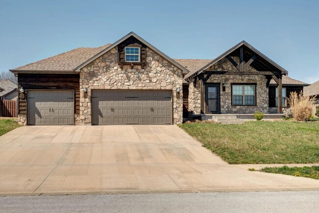 Primary Photo - Republic Schools - Gorgeous 3 Bed 2 Bath 3...