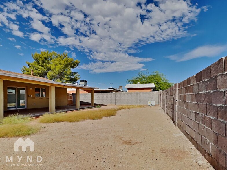 Building Photo - 7562 W Turney Ave