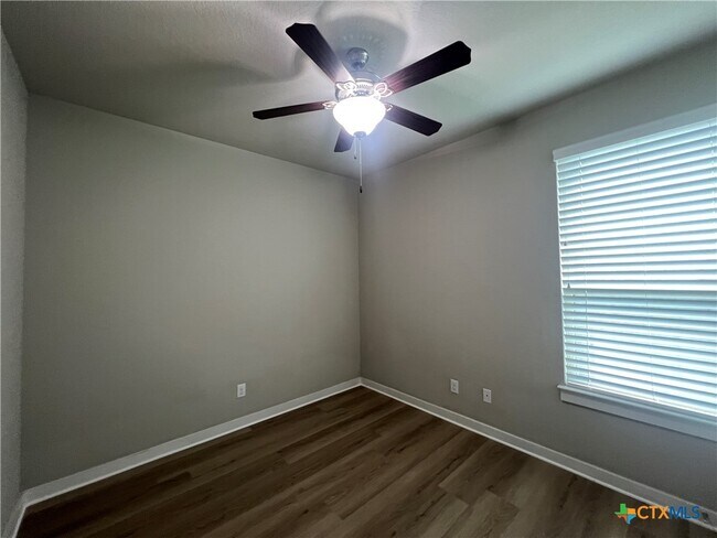 Building Photo - 1119 Creekside Orchard