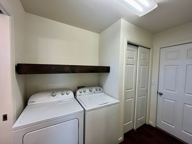 Building Photo - 3115 Swan Point Dr
