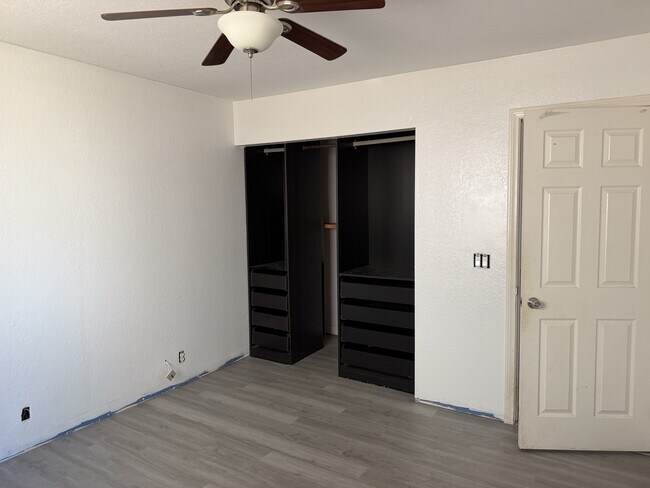 Building Photo - 9423 Eucalyptus St