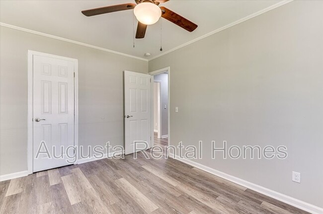 Building Photo - 2128 Roosevelt Dr