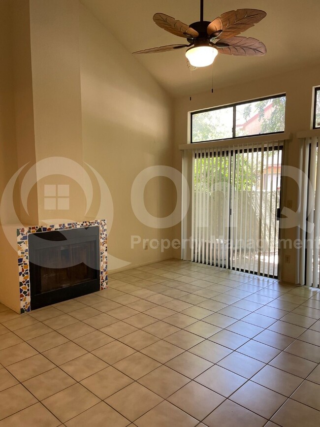 Building Photo - 3117 E Oasis De Palmeras