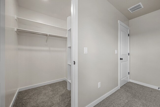 Building Photo - 554 S Church Dr