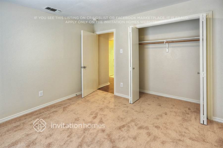 Building Photo - 1711 St James Dr