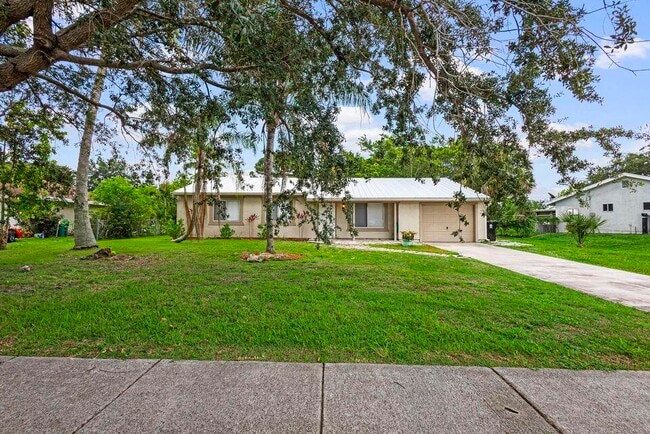 Primary Photo - 766 SW Belmont Cir