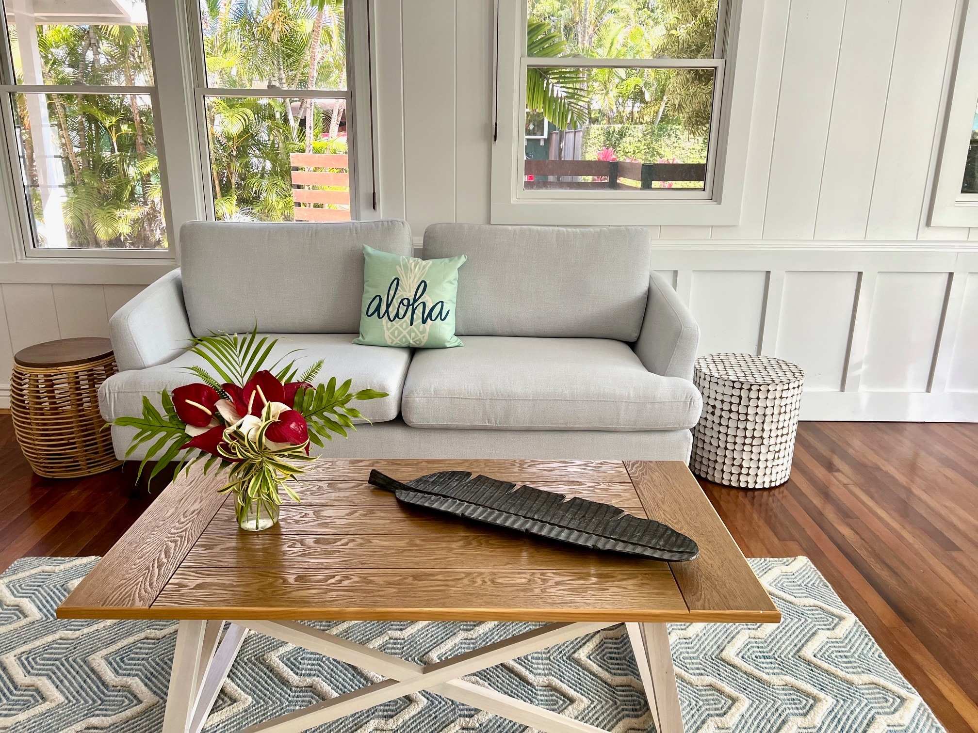 spacious living room - 156 N Kalaheo Ave
