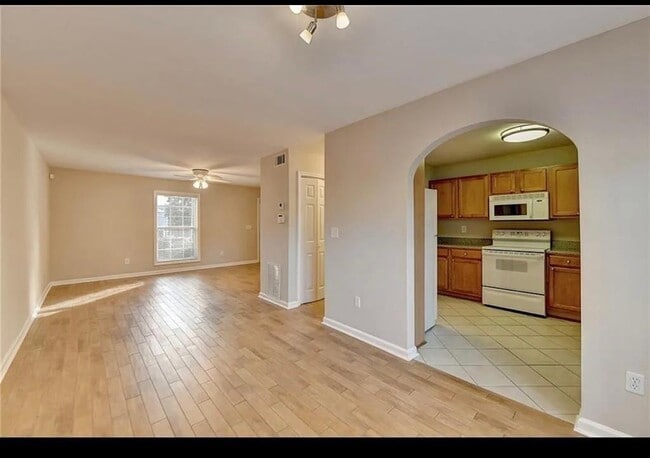 Building Photo - 810 Summer Pl NW