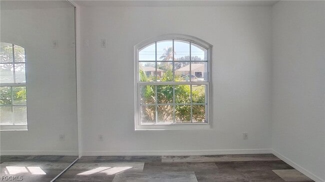 Building Photo - 546 SE 5th Ave