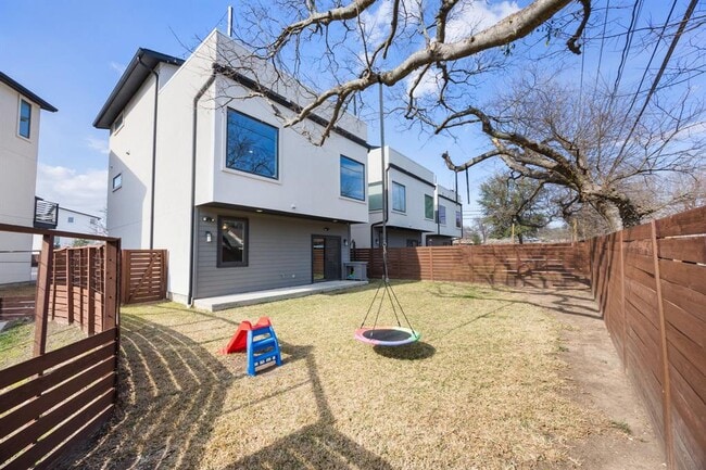 Building Photo - 1417 Kramer Ln
