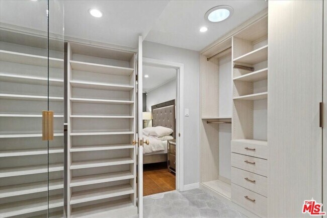 Building Photo - 9311 Burton Wy